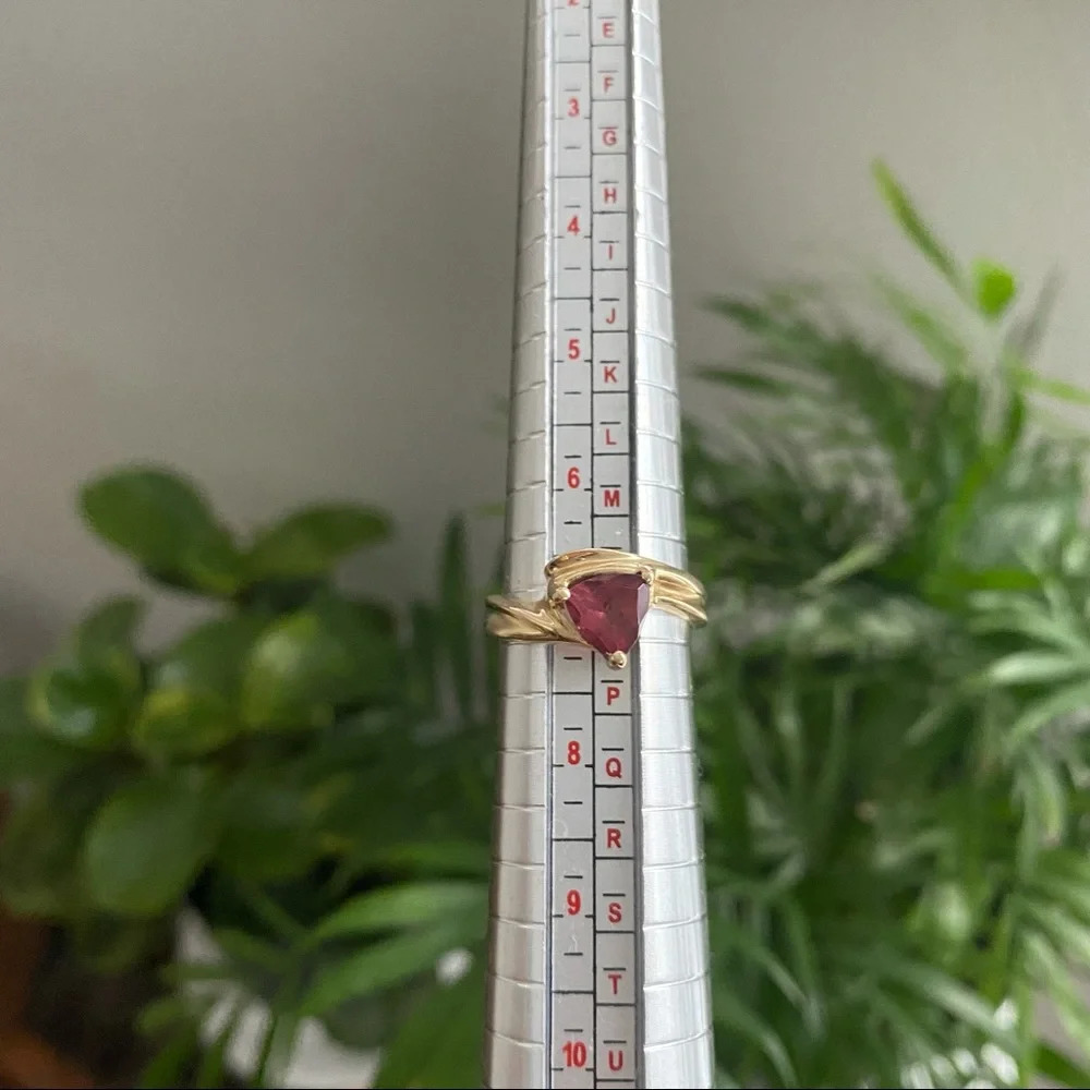 Vintage 14K Gold Rare Red Amethyst Ring - 4.54g - Picture 4 of 16